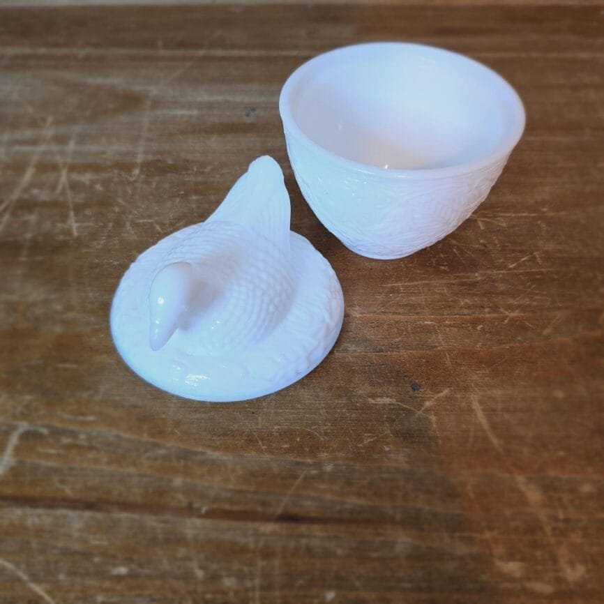 Vue de la boîte Avon ouverte, montrant le couvercle à part