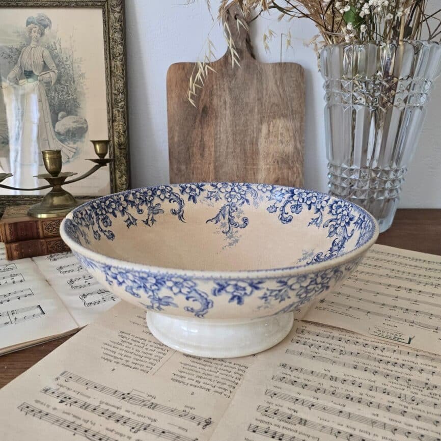 Mise en scène du saladier Boulenger & Cie dans un décor rétro champêtre