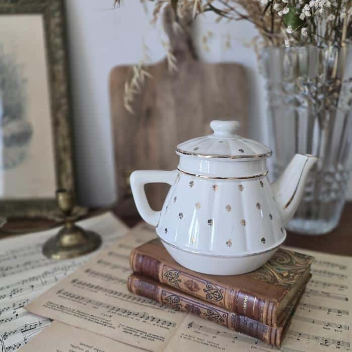 theiere-vintage-porcelaine-blanche-feu-sultana-