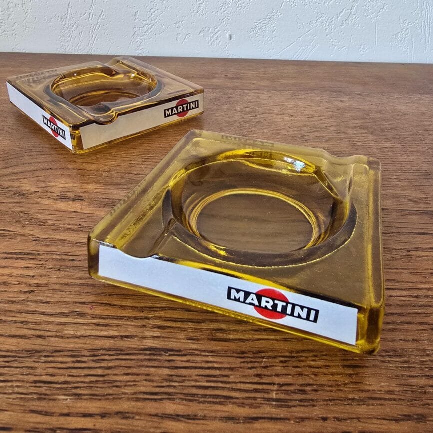 Duo de cendriers vintage en verre ambré avec logo Martini.