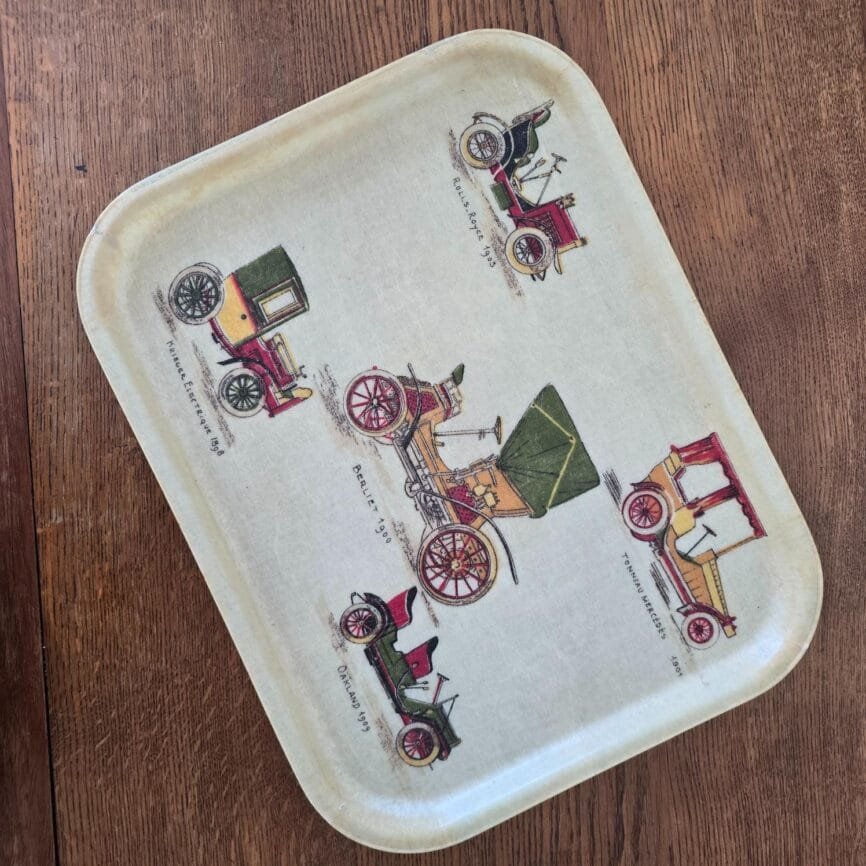 Plateau vintage en fibre de verre avec illustrations de voitures anciennes