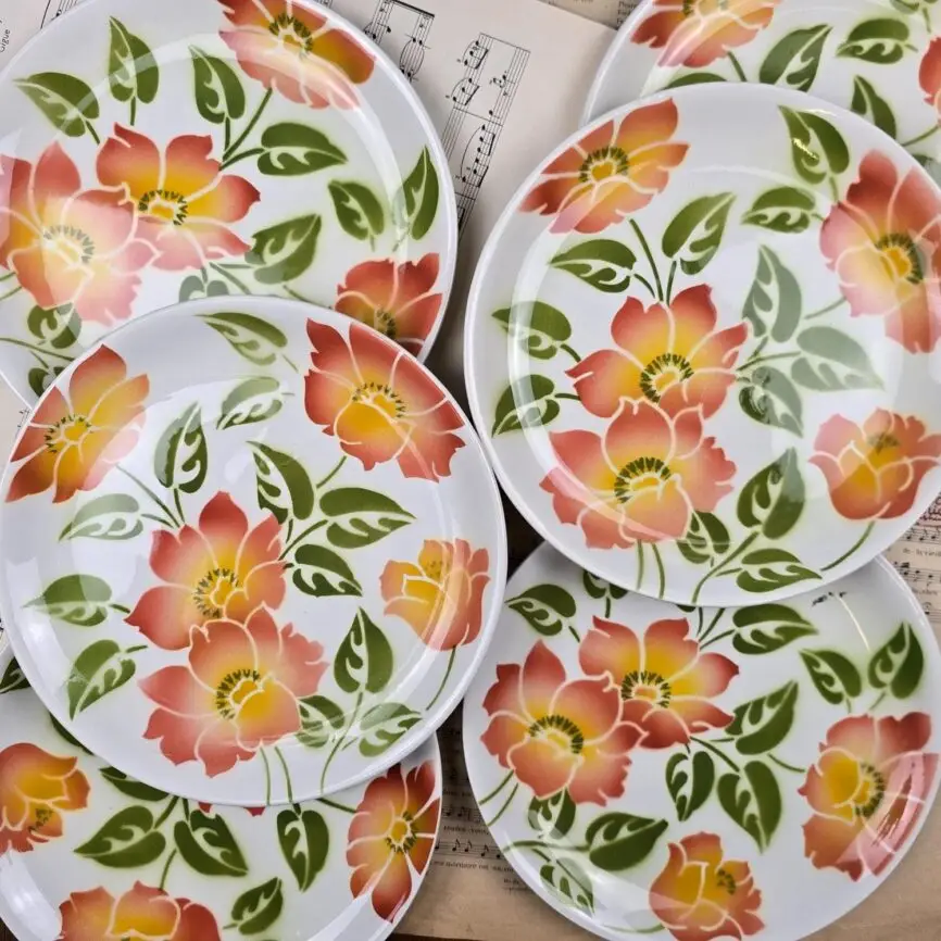 Lot d’assiettes Moulin des Loups Ontario faïence décor fleurs oranges rétro