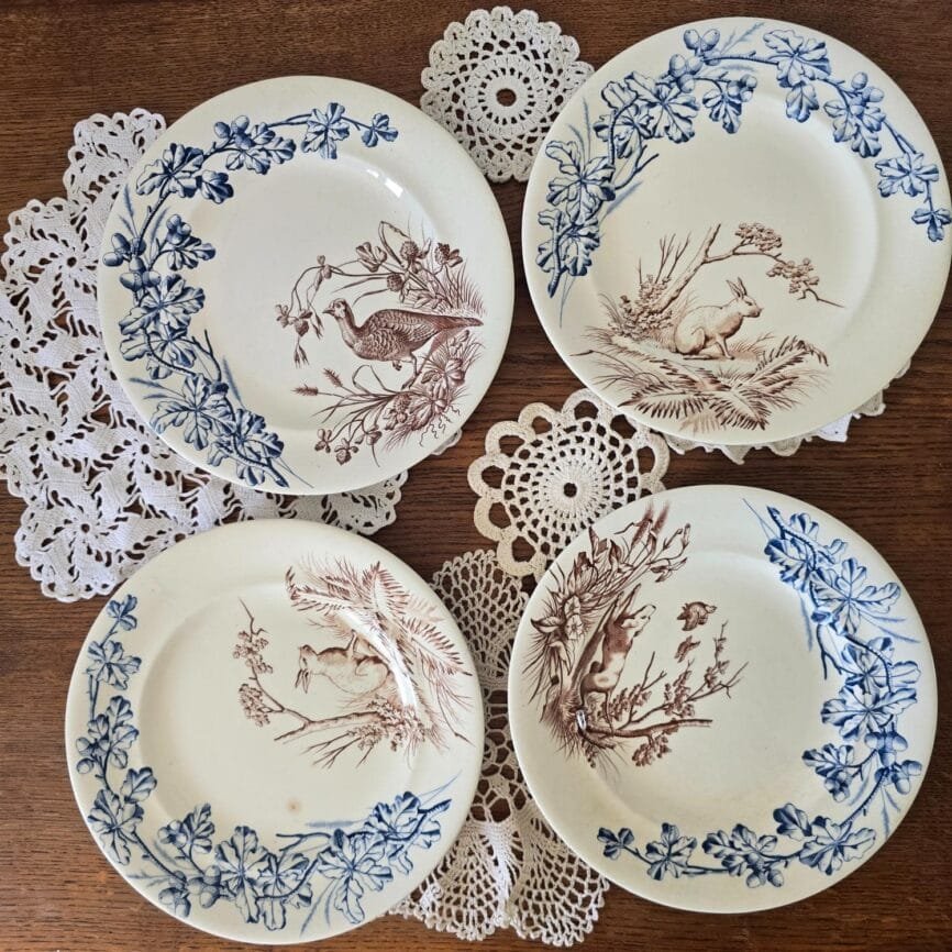 Lot de 4 assiettes Terre de Fer J.S. & Cie Clairefontaine modèle Chasse XIXᵉ.