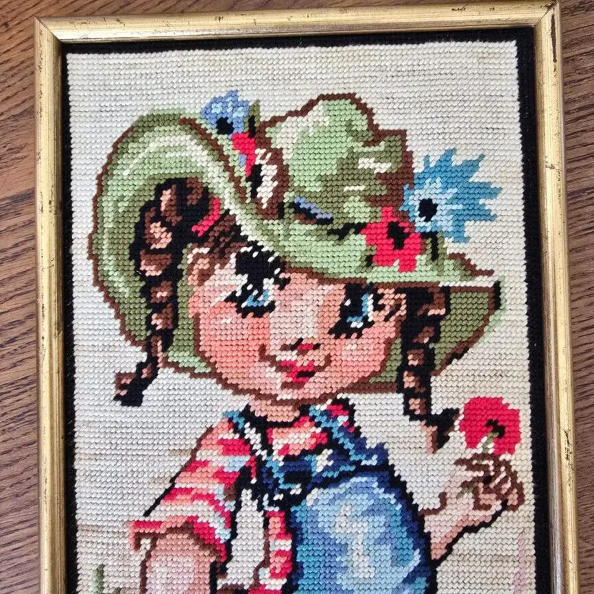 Portrait rapproché de la jeune fille au chapeau vert – canevas signé Pio