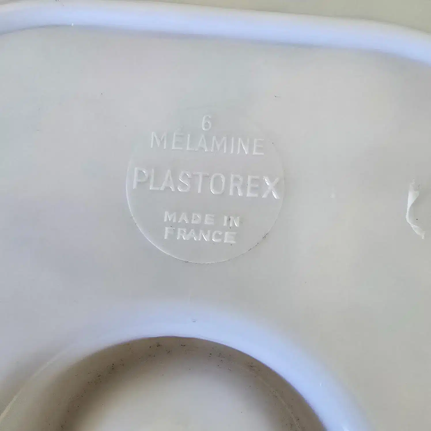 Marquage au dos du coquetier : Mélamine Plastorex Made in France.