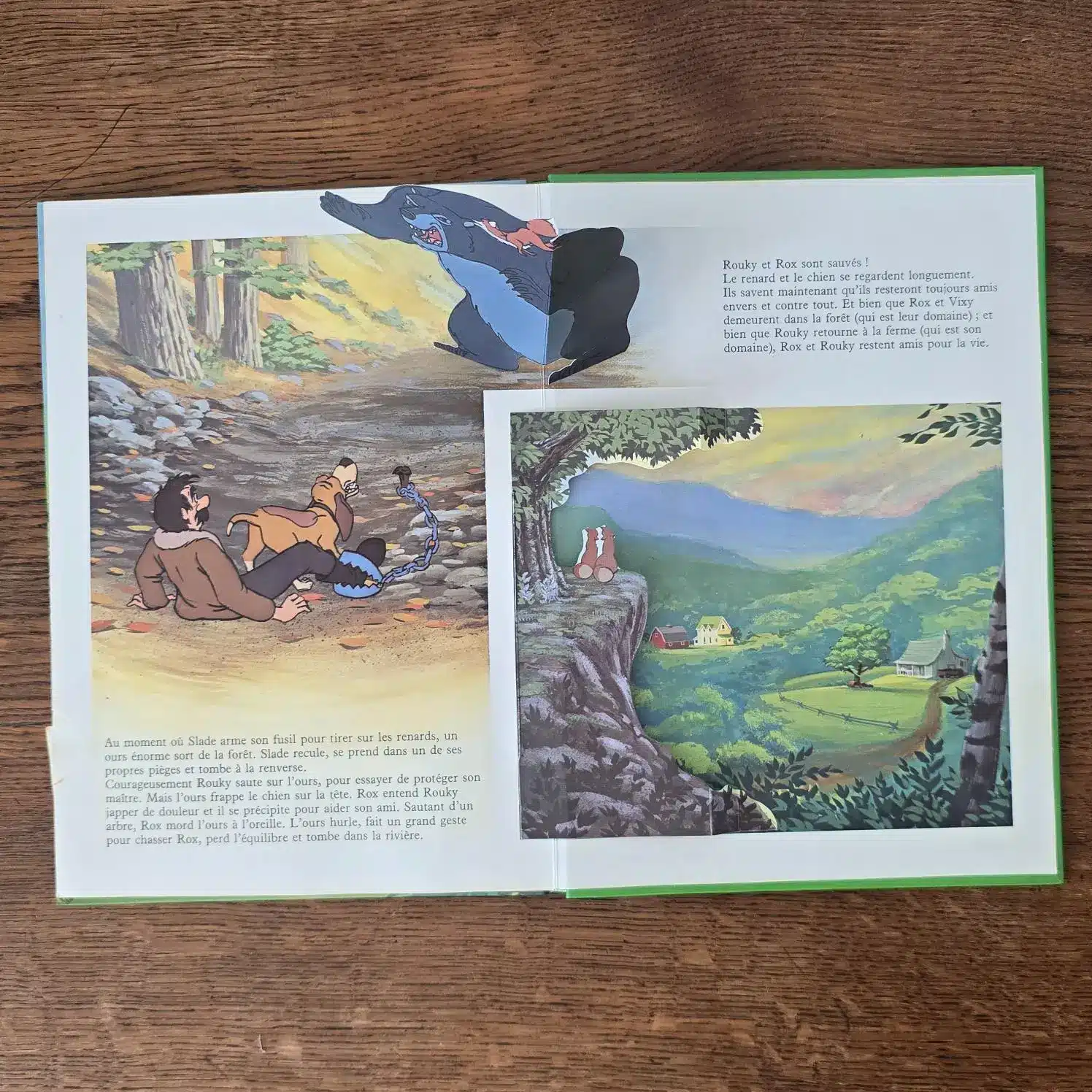 Autre page avec pop-up et couleurs vives, livre Fernand Nathan Disney.