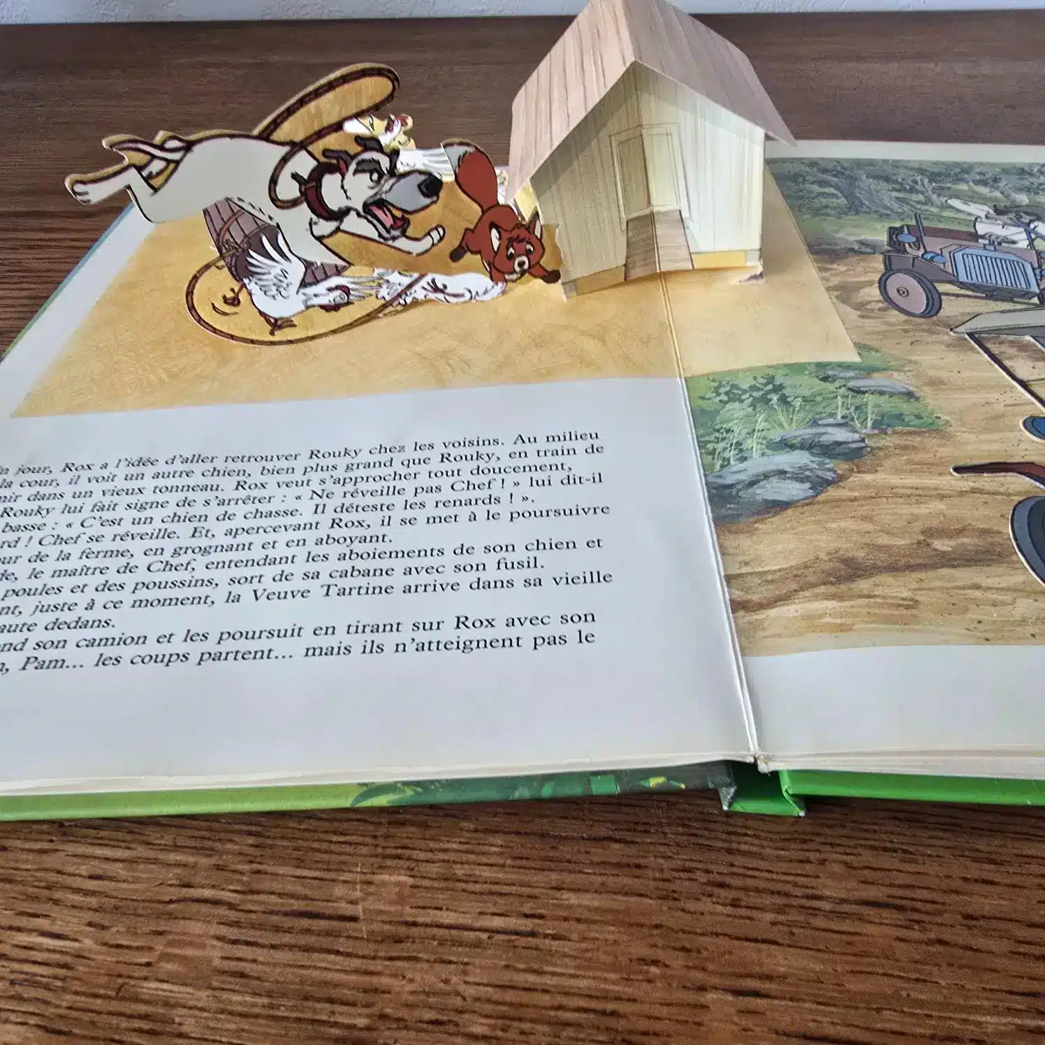 Détail d'une autre page pop-up, livre animé Disney.