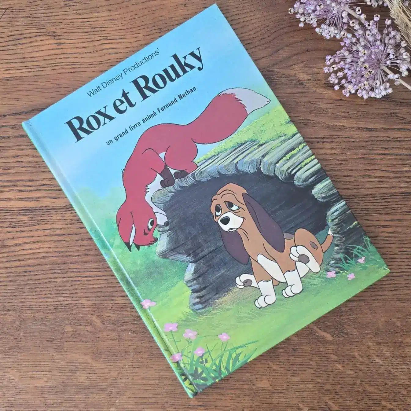Couverture du livre animé vintage Rox et Rouky Walt Disney – Fernand Nathan, 1981.