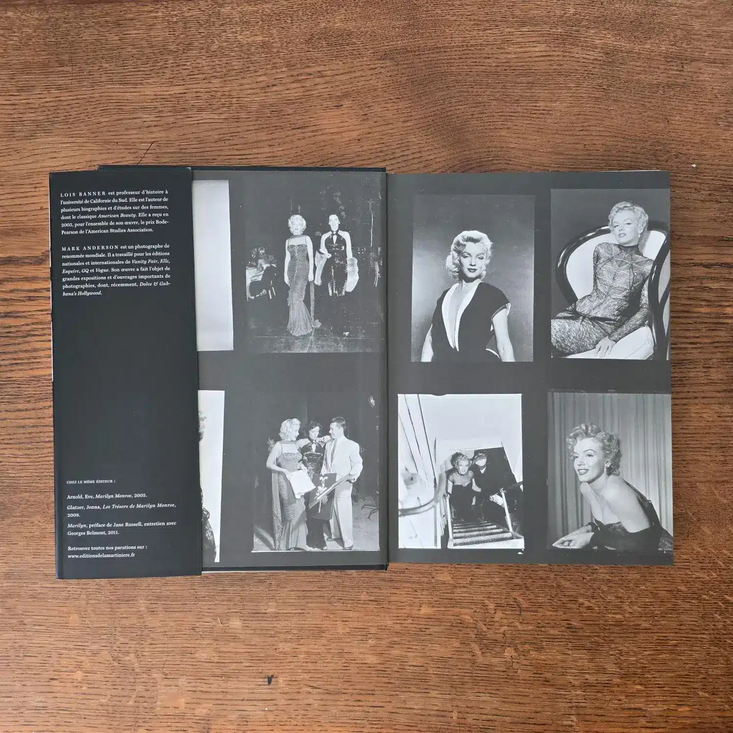 Pages intérieures du livre MM Personal avec photographies de Marilyn Monroe en robe de soirée.