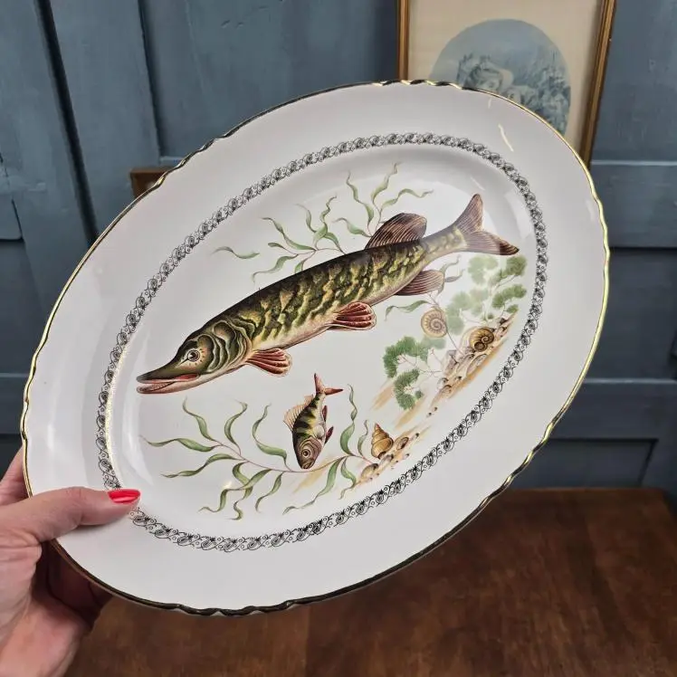 Plat ovale vintage Moulin des Loups poisson – tenu en main