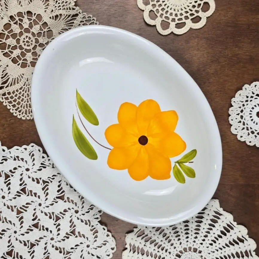 Plat ovale vintage Made in Italy décor floral jaune et vert vu du dessus