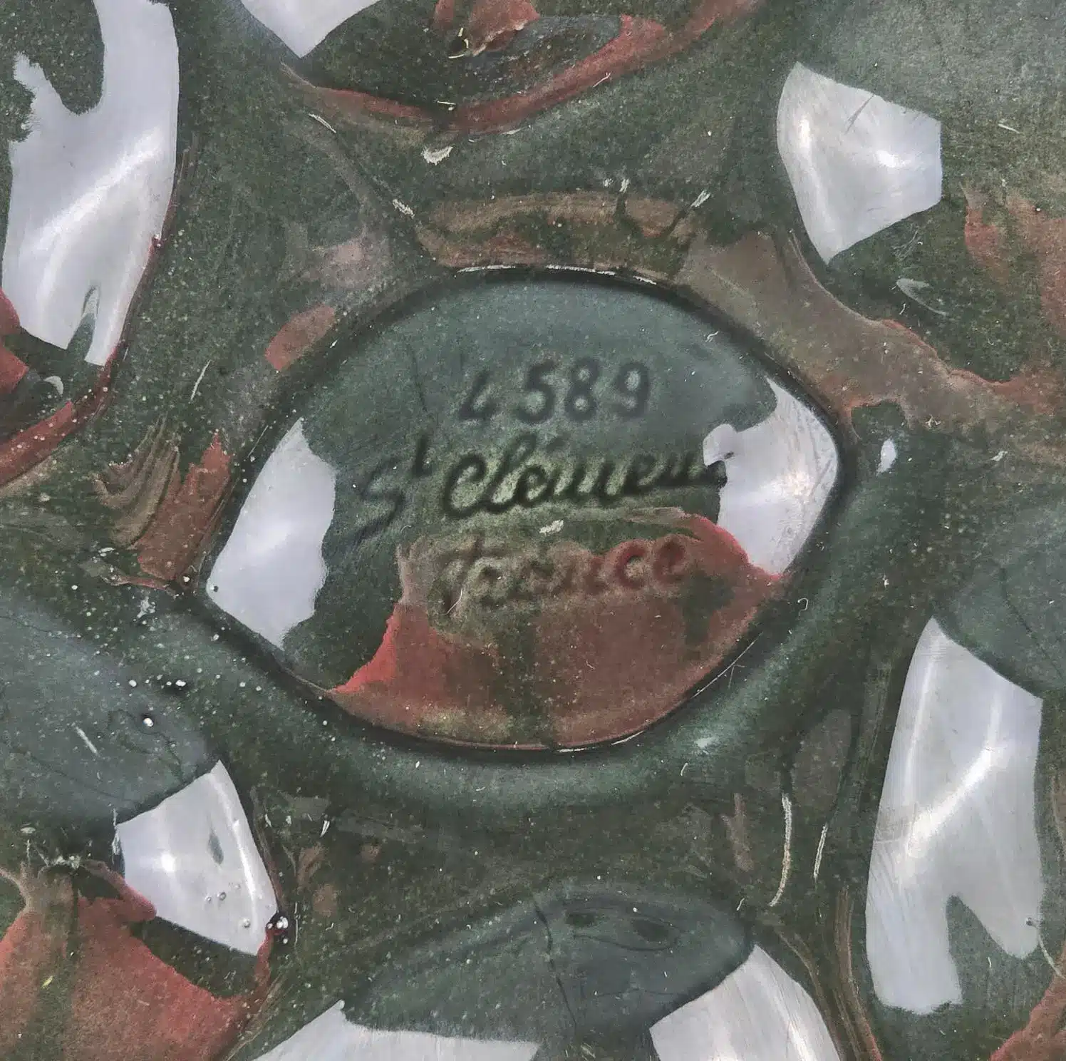 Estampille St Clément France n° 4589 sous assiette à huîtres ancienne