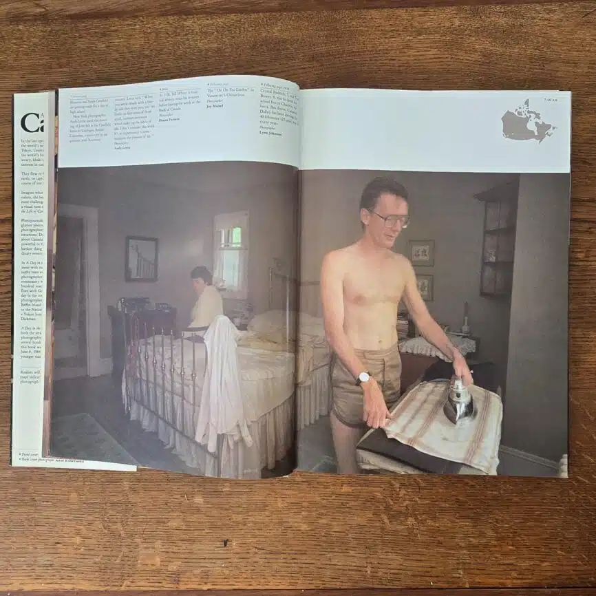 Portrait d’un Canadien sur une double page du livre vintage A Day in the Life of Canada.