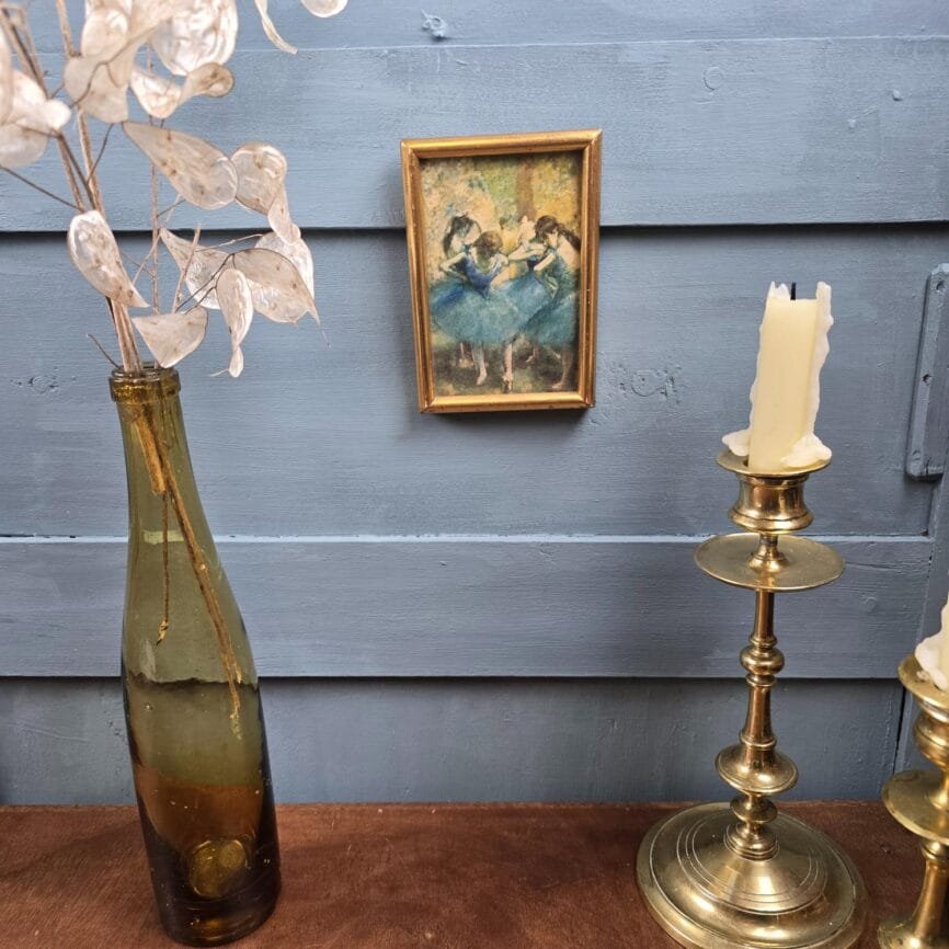 Petit cadre doré vintage accroché au mur, reproduction Degas Les Danseuses bleues sous verre.