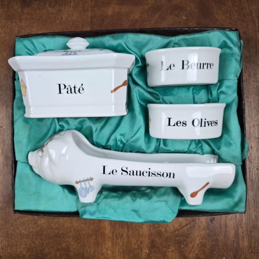 Coffret apéritif Apilco Les Chefs complet dans son écrin satin vert.