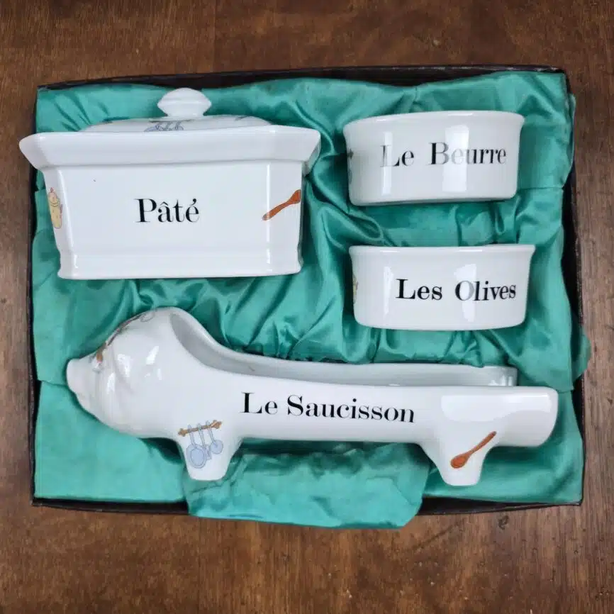 Coffret apéritif Apilco Les Chefs complet dans son écrin satin vert.