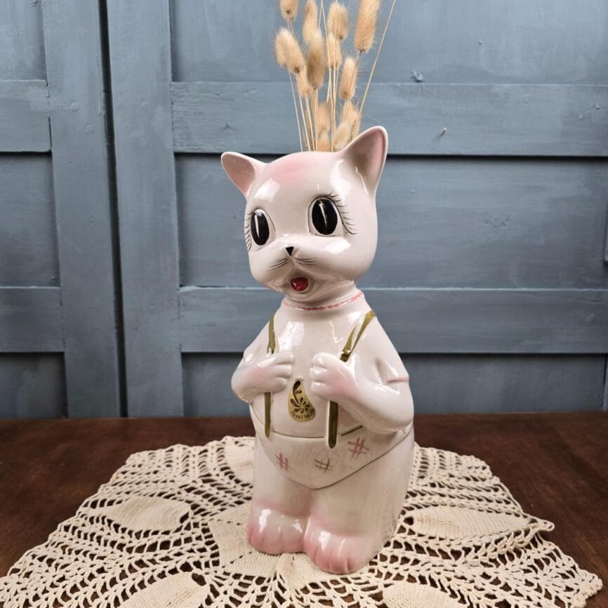 Grand vase vintage en forme de chat peint main, céramique italienne années 60, décor rose poudré sur fond bleu.