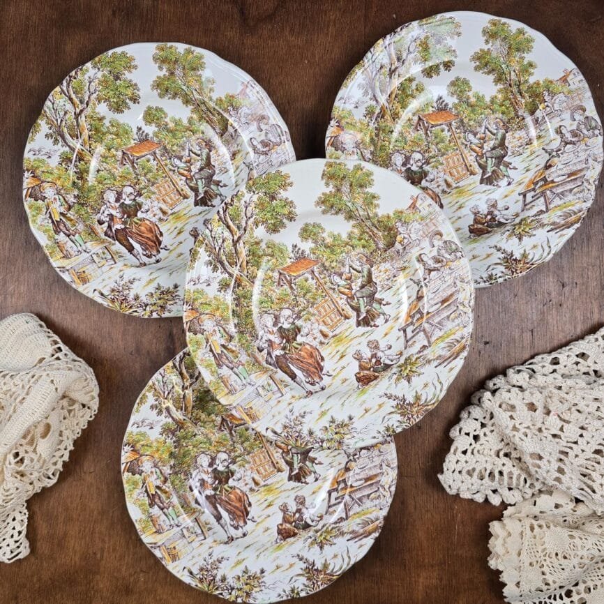 Lot de 4 assiettes Lunéville Tradition décor pastoral vert et brun, faïence ancienne à scènes champêtres