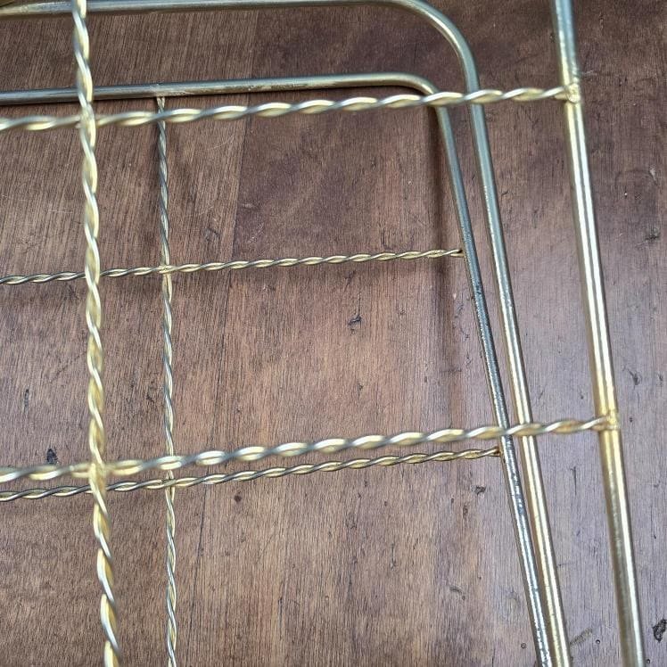 Détail fils torsadés design années 50 porte-revues