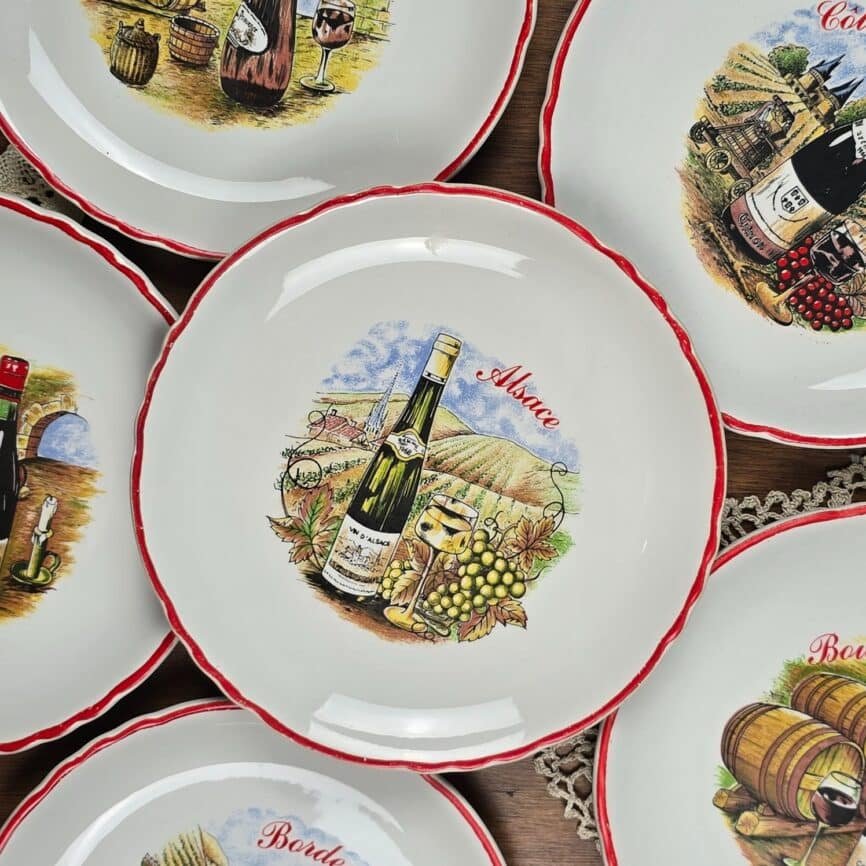 Lot de 6 assiettes à fromage motif vin de France, moulin loups, vue rapprochée