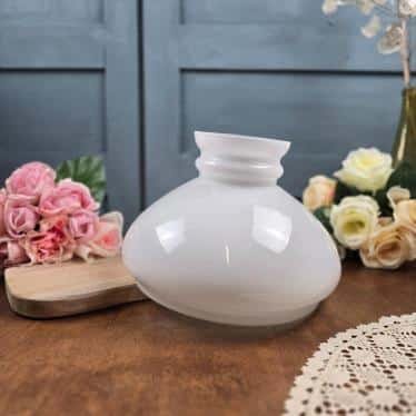 Grand globe vintage blanc en verre opale abat-jour, ambiance vintage et romantique