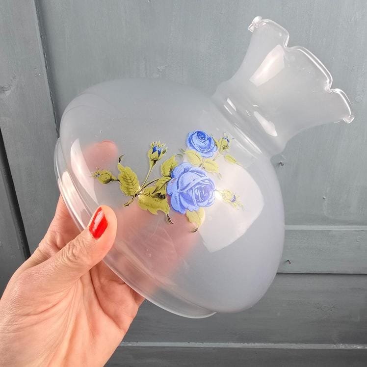 globe vintage fleurs bleues abat jour verre romantique vintage tenue en main