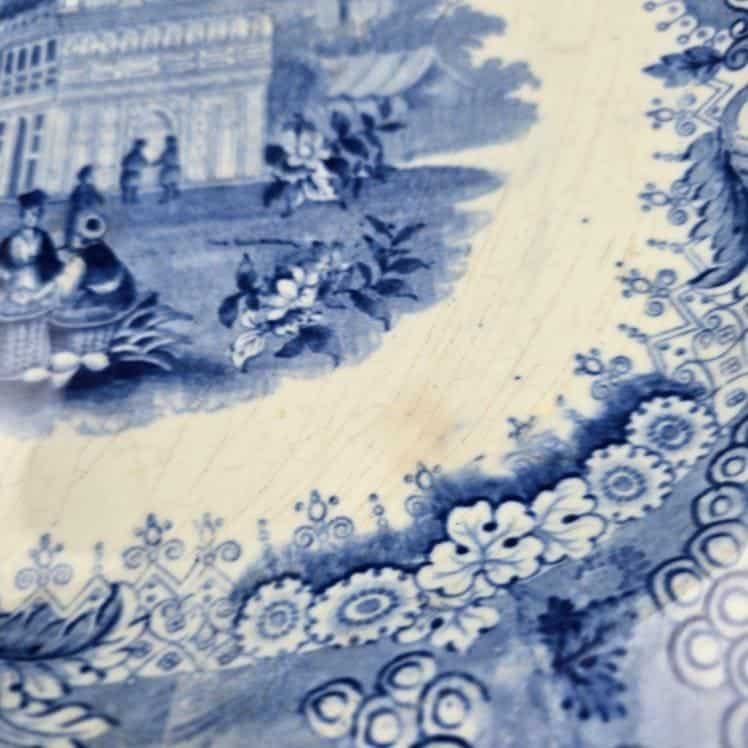 Détail scène bas droit personnages et architecture orientale