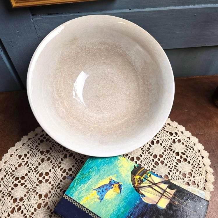 Vue intérieure saladier Sarreguemines patine ivoire