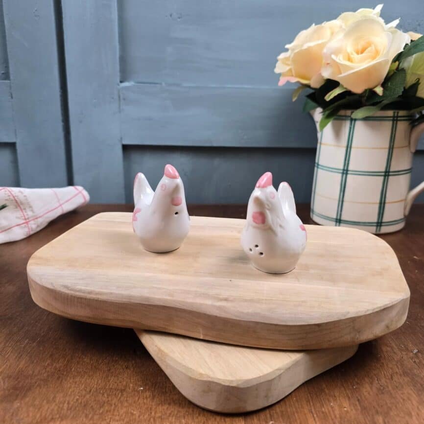 salière et poivrière original en forme de poule vintage, ambiance vintage