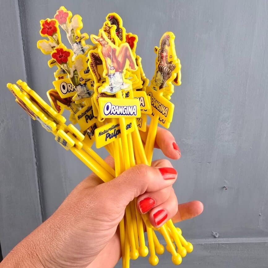 touillettes orangina tropico vintage pub bistro tenu en main