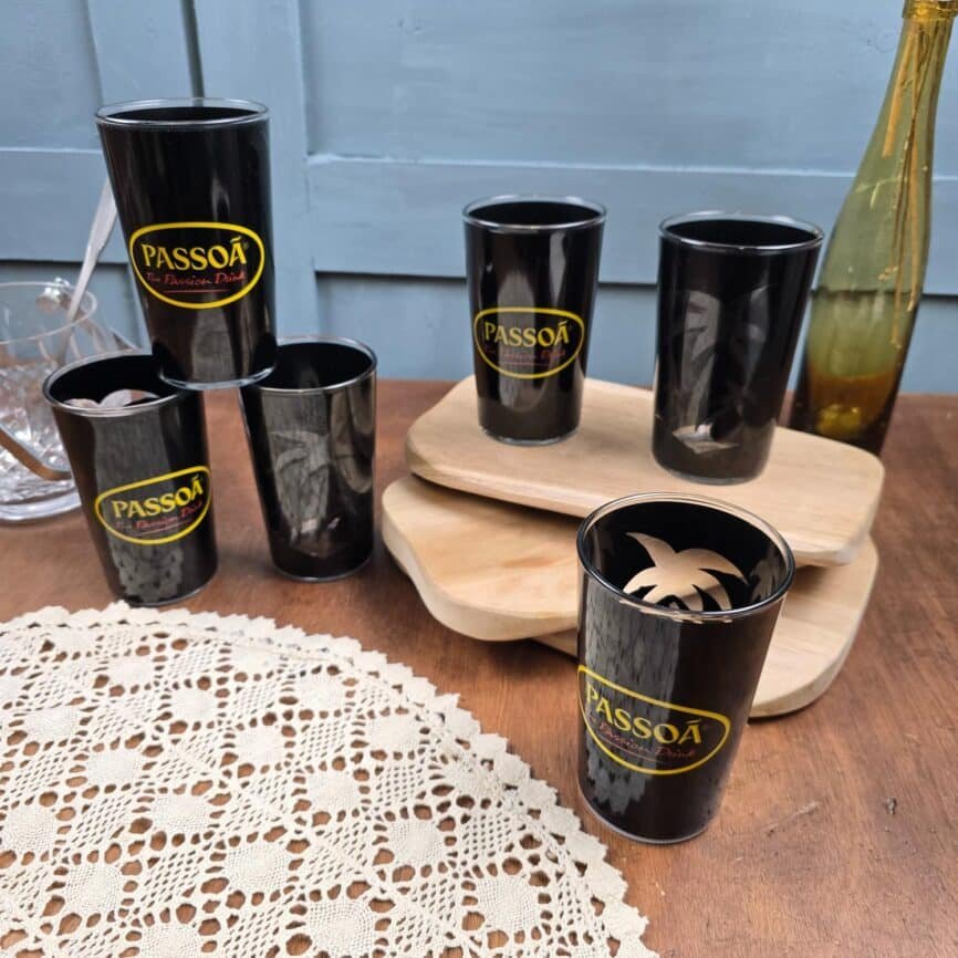 verre passoa arc france vintage cocktail palmier bar vue de trois quart montrant le palmier en transparence