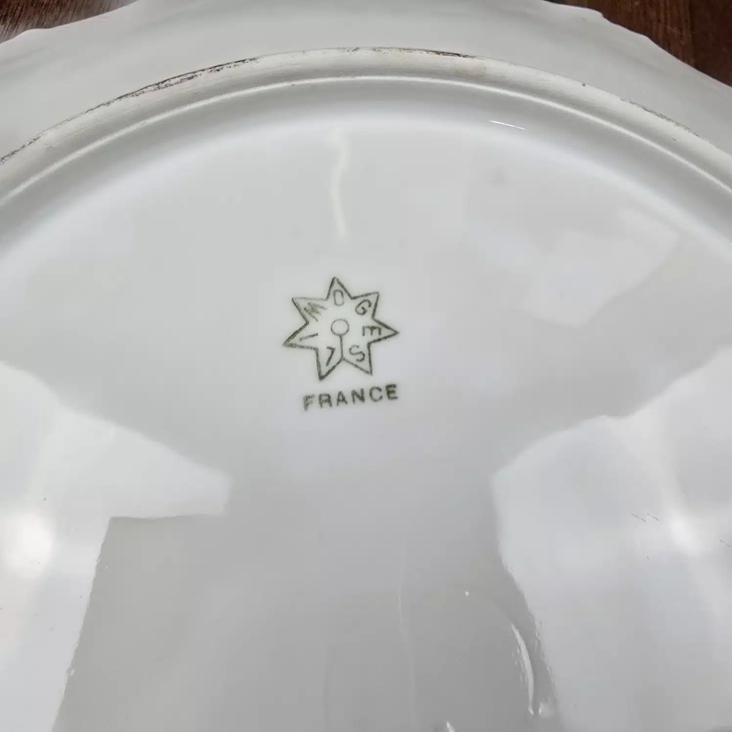 Assiette décorative ancienne Limoges – Scène champêtre peinte main, zoom sur l'estampille Limoges France