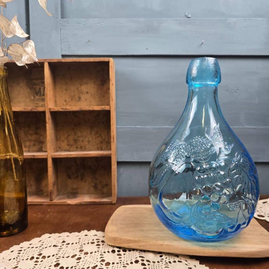 Carafe vintage italienne bleu aqua «Jus de Fruits», Verre relief Casadis Milano, ambiance vintage