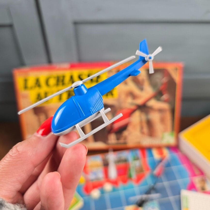 Jeu vintage La Chasse au Trésor Nathan, pion en forme d'hélicoptère bleu