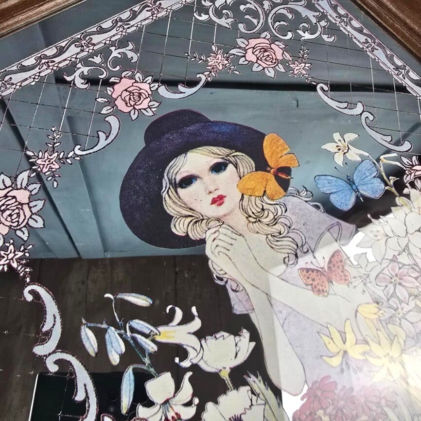 Miroir sérigraphié vintage jeune fille fleurs & papillons, décor romantique