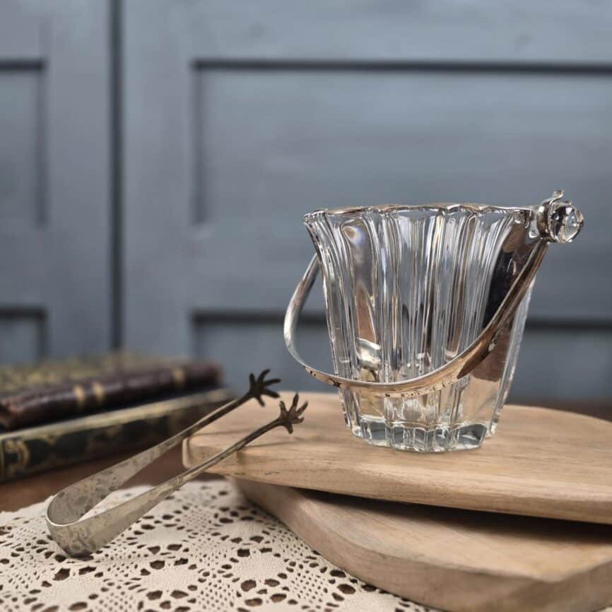 Seau à glace vintage en verre avec pince patte & fond métal, ambiance vintage