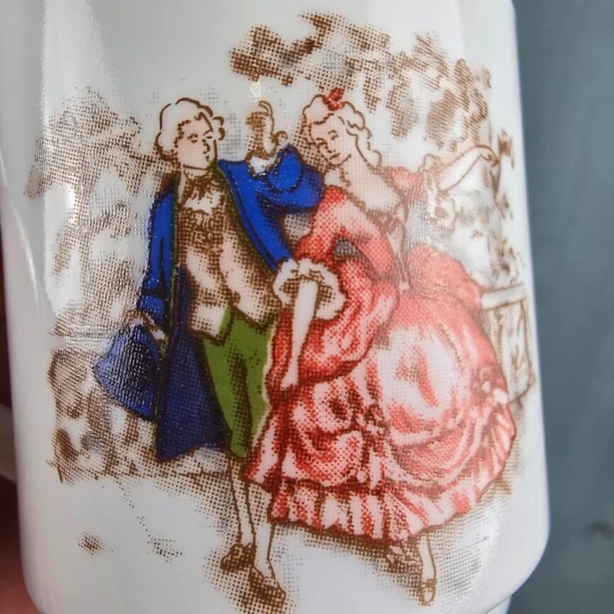 tasses arcopal vintage romantique cafe, zoom sur le décor