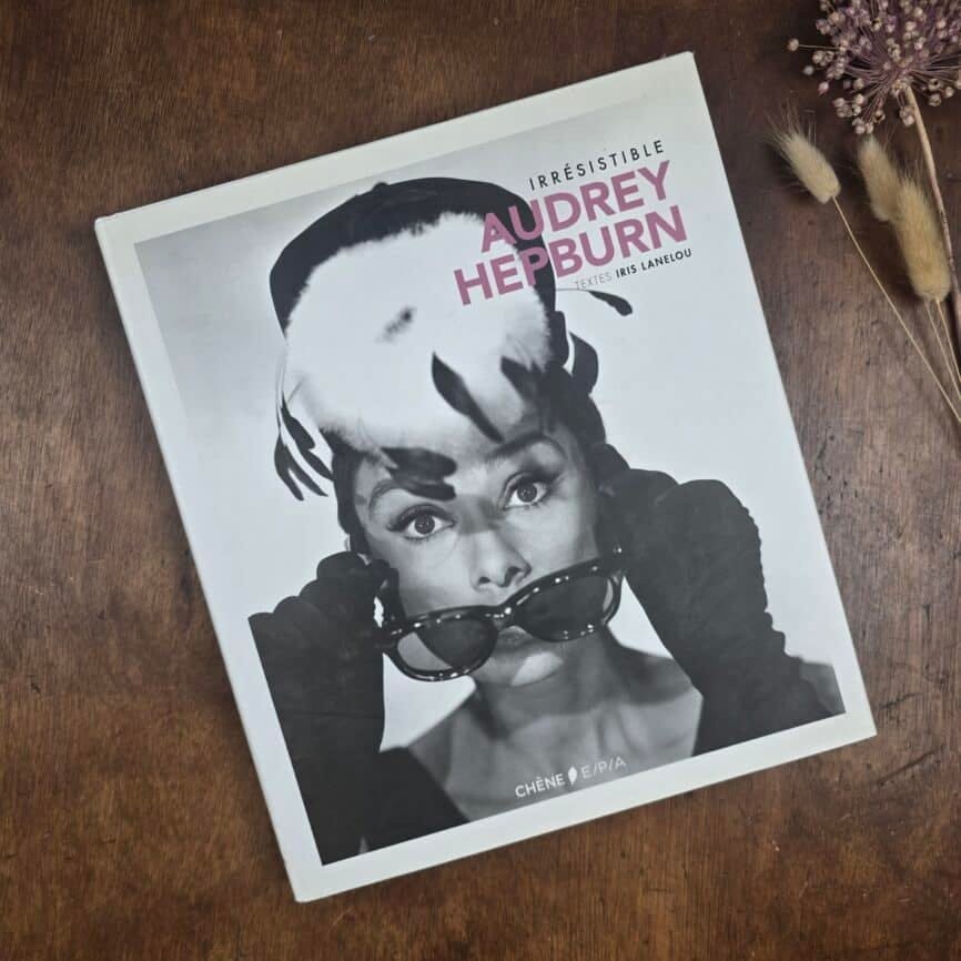 Audrey Hepburn Irrésistible 2012 – Beau livre photos cinéma Chêne, vue de dessus