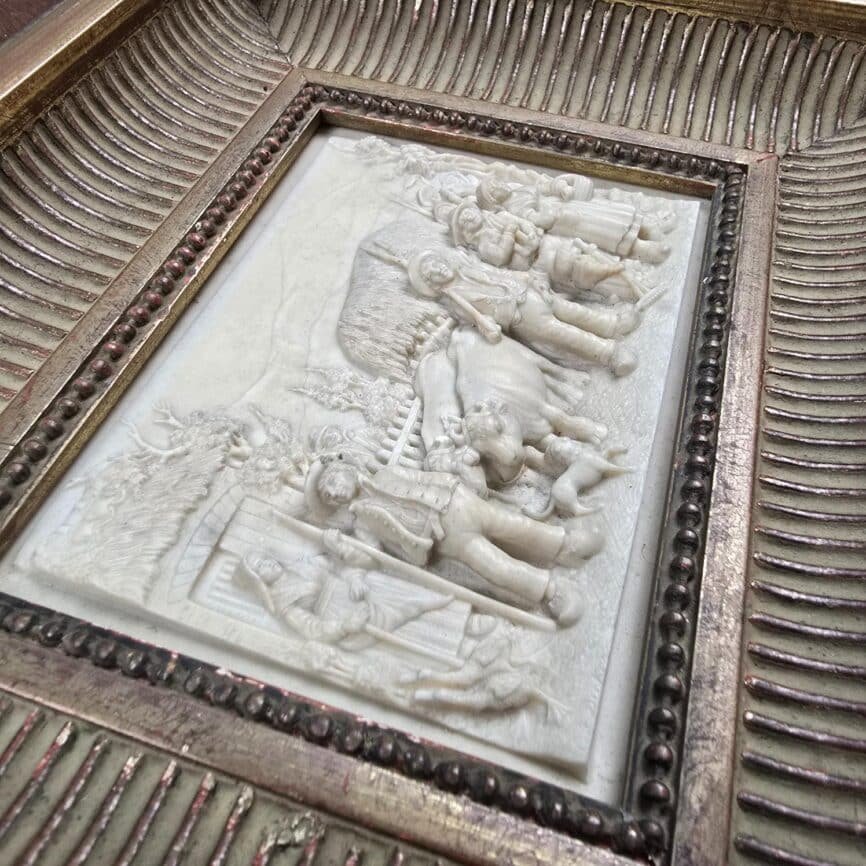 Cadre vintage bas-relief scène paysanne vue de trois quart