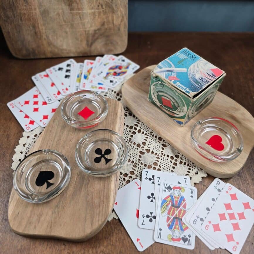Lot de 4 mini cendriers Poker Set Bormioli Rocco en verre ambiance vintage et jeux de cartes