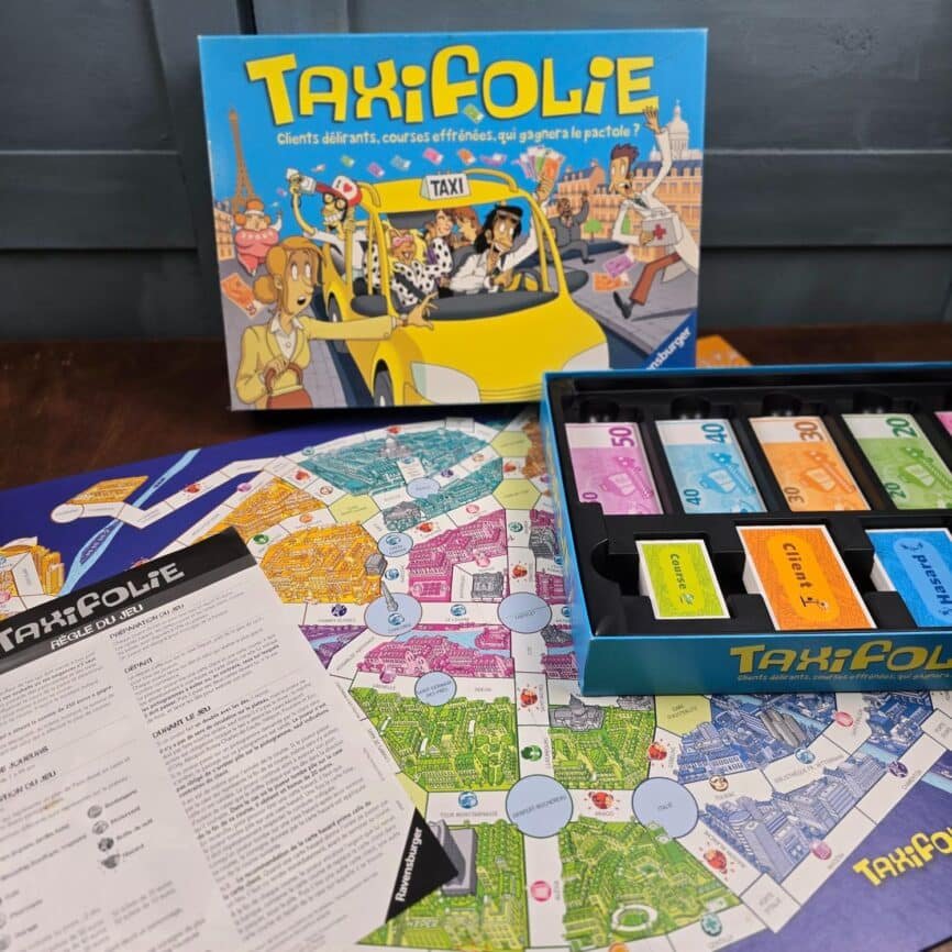 Jeu de société TaxiFolie Ravensburger 2006 ouvert, complet sur table en bois