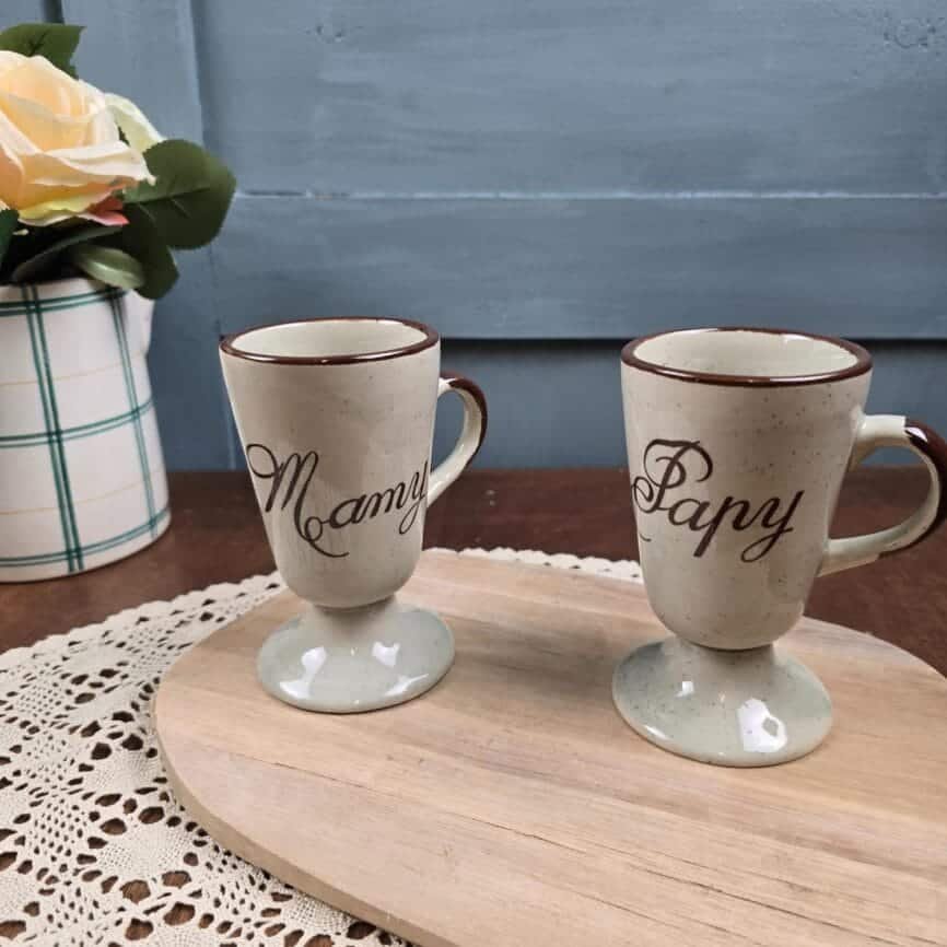 Duo de mazagrans Papy Mamy vintage – Tasses à café sur pied, ambiance vintage