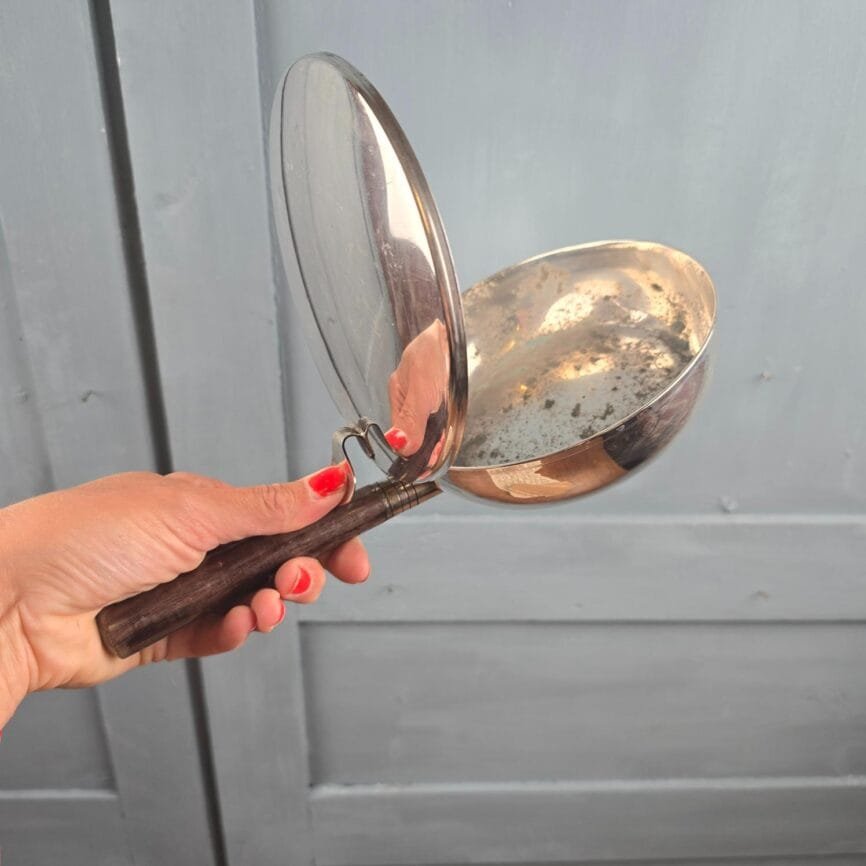 Ramasse-miettes vintage italien Silverplate tenue en main et ouvert