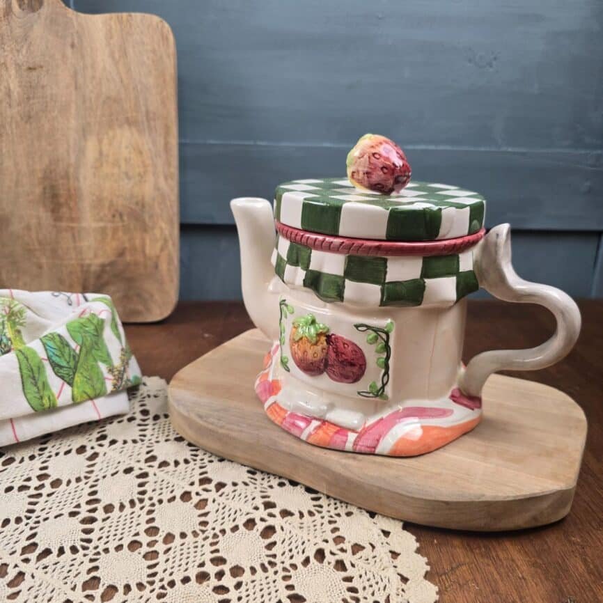 Théière vintage pot de confiture aux fraises – Céramique émaillée fantaisie ambiance vintage