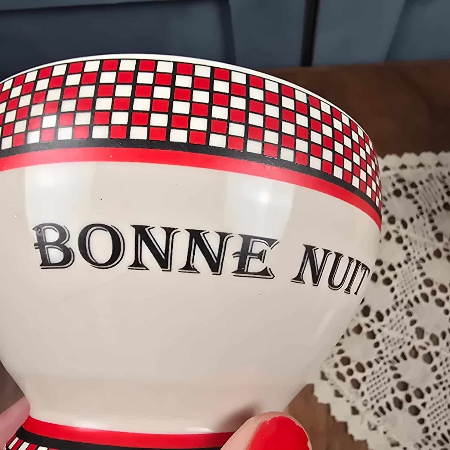 Bol bonne nuit Linvosges damier rouge et noir rétro, vue rapprochée du motif