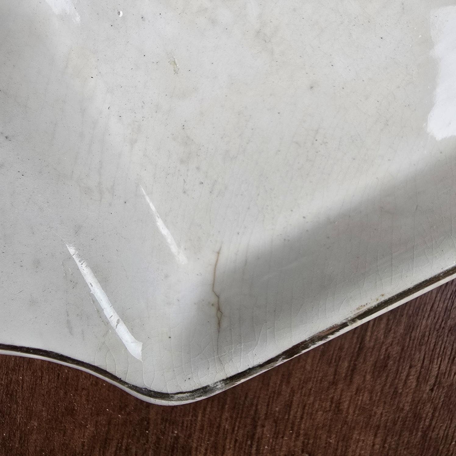Plat à cake vintage ancien Digoin et Sarreguemines fleuri, vue rapprochée d'un des coins