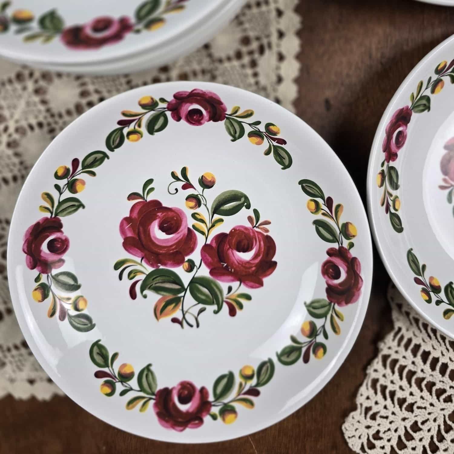 assiette ottawa moulin loups fleurs folklorique vintage