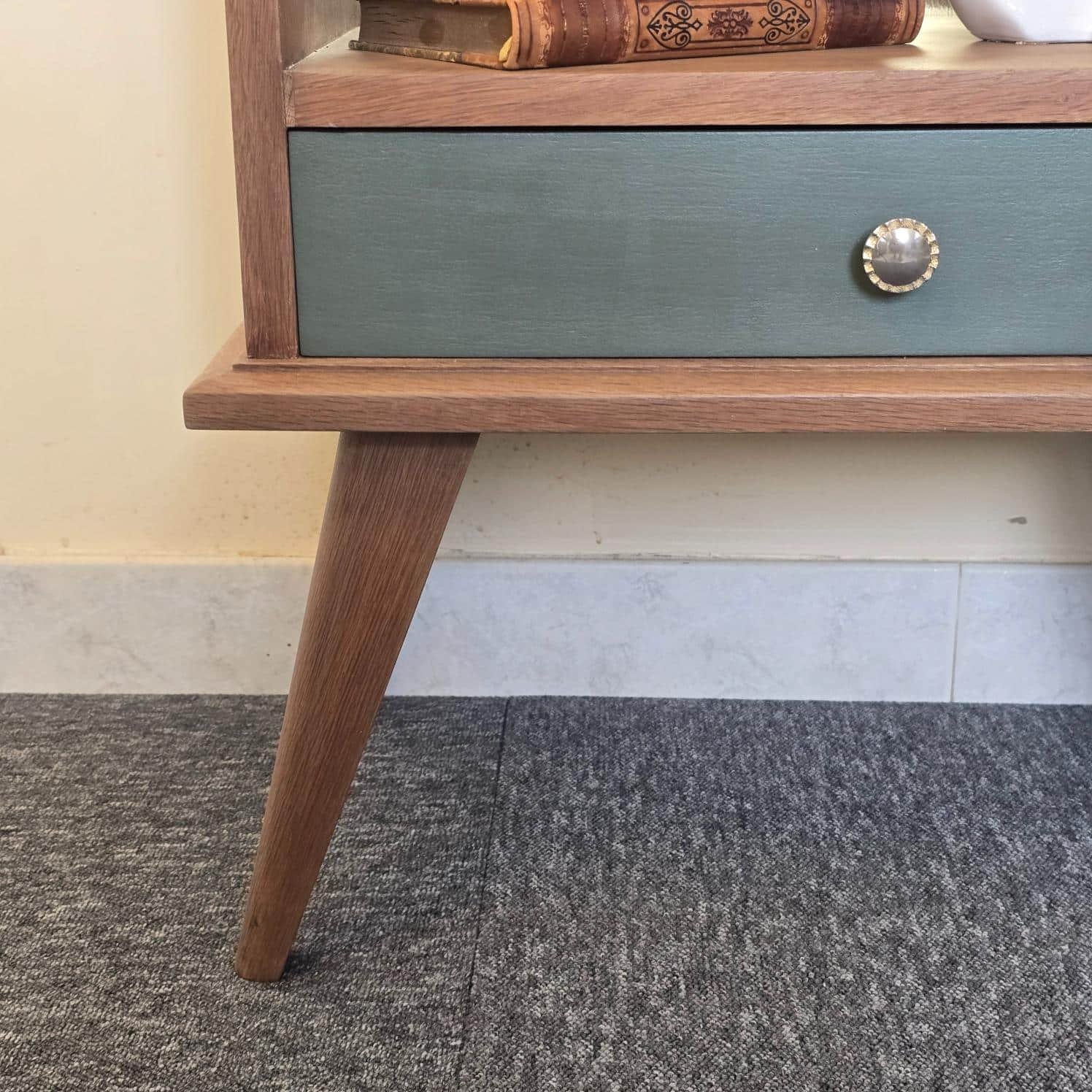 chevet vintage renove bois vert pieds compas