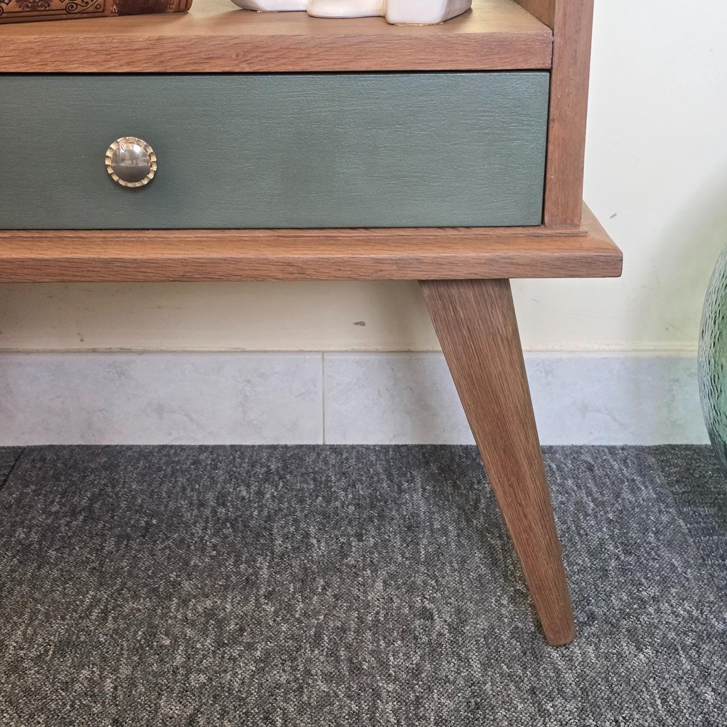 chevet vintage renove bois vert pieds compas