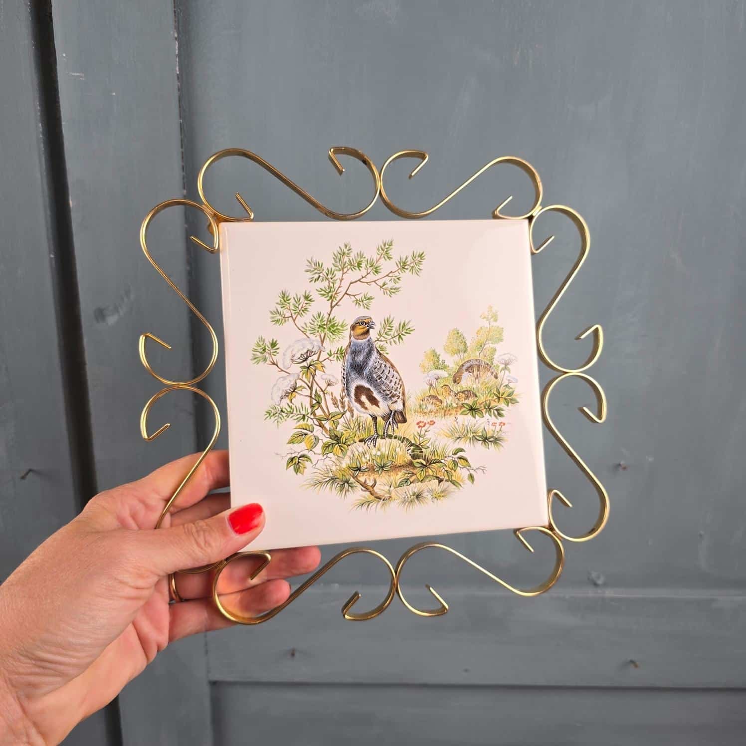 Dessous de plat vintage Villeroy & Boch, tenu en main pour mesure
